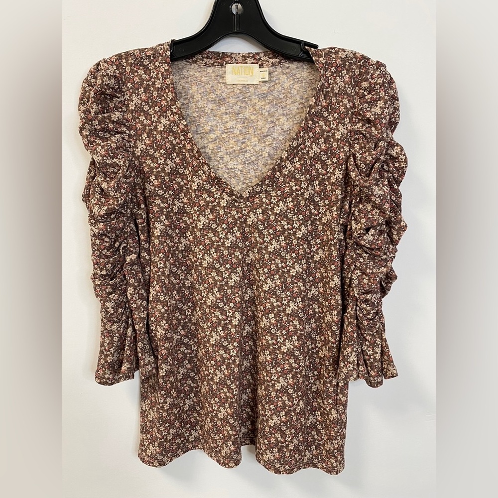 V-Neck, ruffle sleeved top